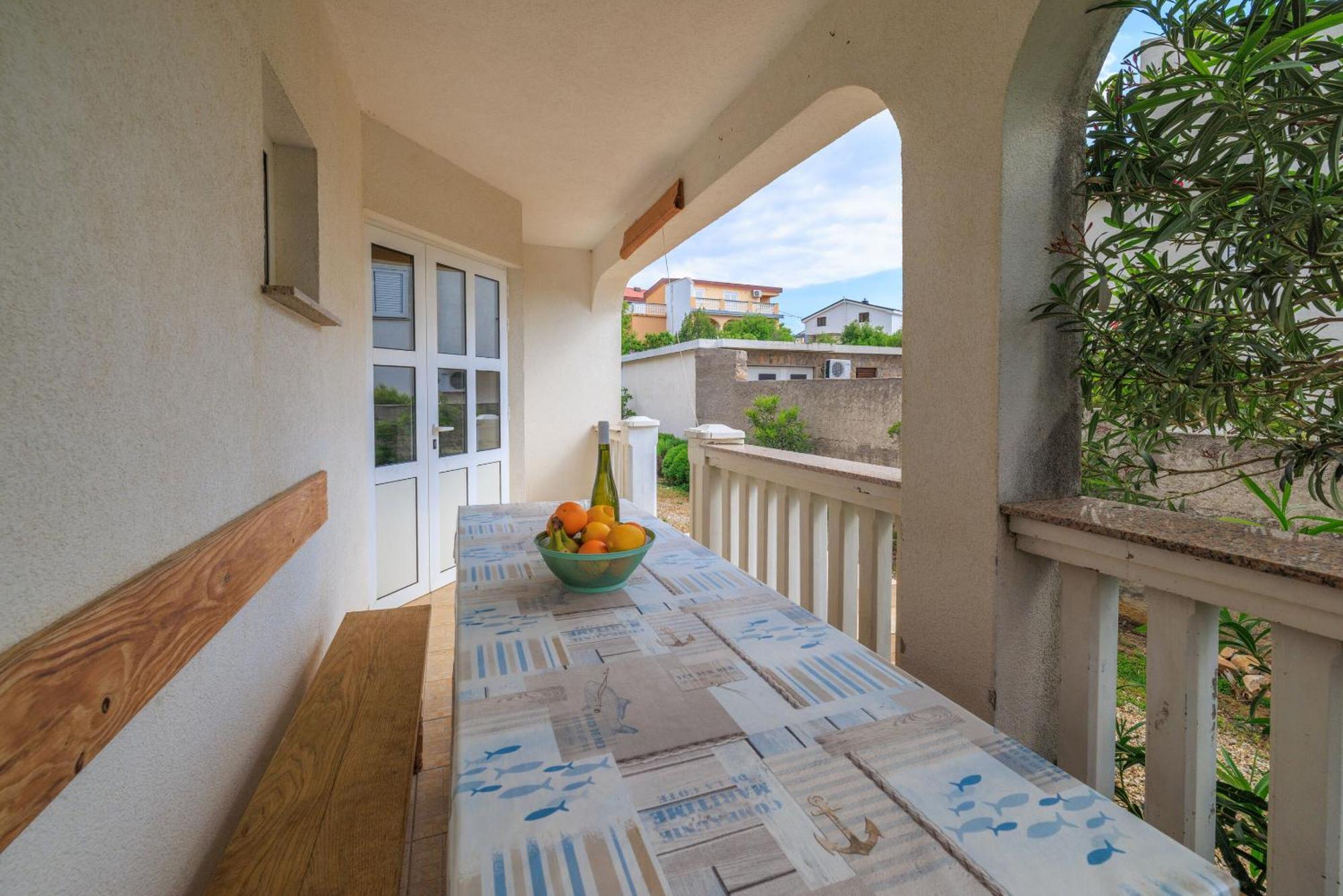 Apartments Mirela Karlobag Exterior foto